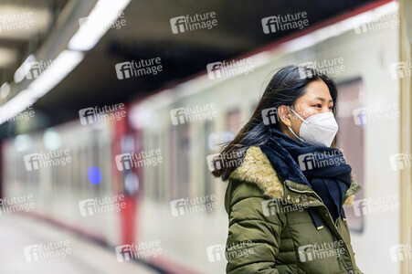 Symbolfoto FFP2-Maskenpflicht auf Bahnhöfen