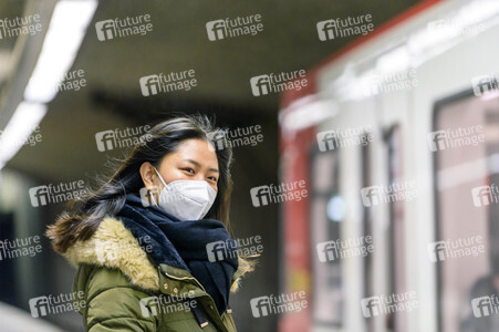 Symbolfoto FFP2-Maskenpflicht auf Bahnhöfen