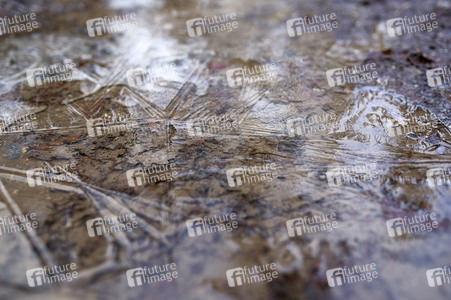 Symbolfoto Schnee und Glatteis