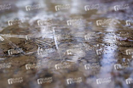 Symbolfoto Schnee und Glatteis