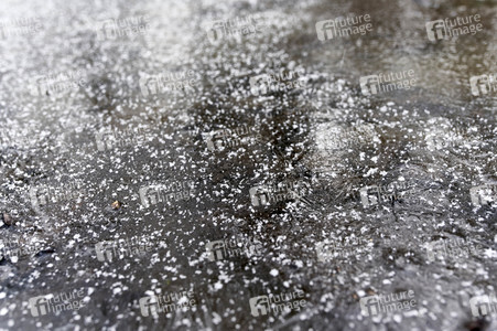 Symbolfoto Schnee und Glatteis