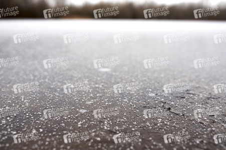 Symbolfoto Schnee und Glatteis