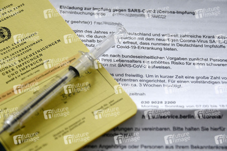 Symbolfoto Impfeinladung