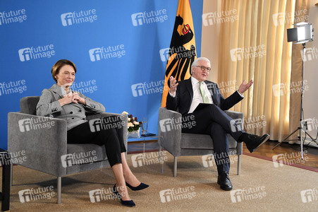 Bundespräsident Steinmeier im Gespräch mit Studenten in Berlin