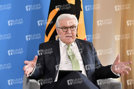 Bundespräsident Steinmeier im Gespräch mit Studenten in Berlin