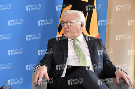Bundespräsident Steinmeier im Gespräch mit Studenten in Berlin