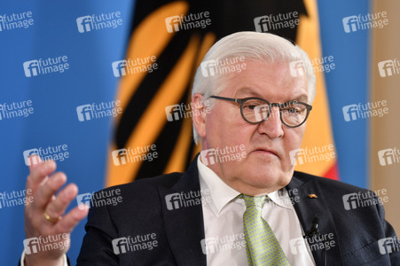 Bundespräsident Steinmeier im Gespräch mit Studenten in Berlin
