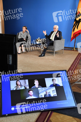 Bundespräsident Steinmeier im Gespräch mit Studenten in Berlin