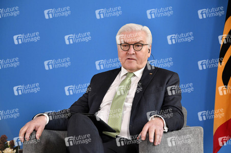Bundespräsident Steinmeier im Gespräch mit Studenten in Berlin
