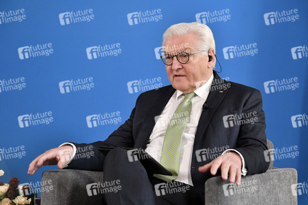 Bundespräsident Steinmeier im Gespräch mit Studenten in Berlin