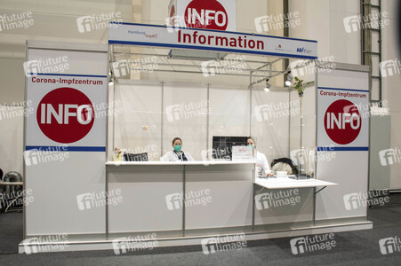 Corona-Impfzentrum in den Messehallen Hamburg