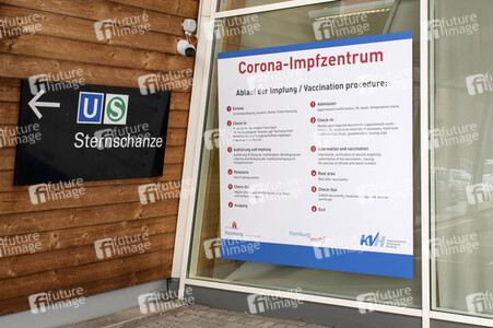 Corona-Impfzentrum in den Messehallen Hamburg