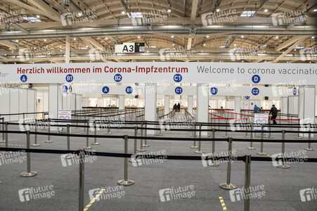 Corona-Impfzentrum in den Messehallen Hamburg