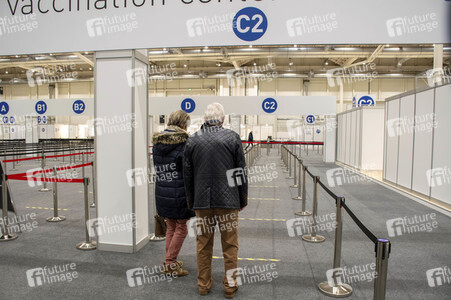 Corona-Impfzentrum in den Messehallen Hamburg