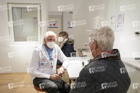 Corona-Impfzentrum in den Messehallen Hamburg