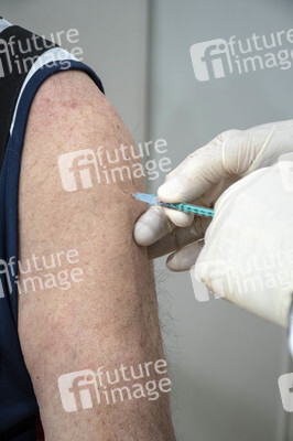 Corona-Impfzentrum in den Messehallen Hamburg