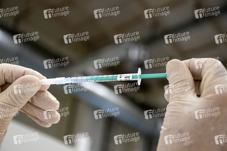 Corona-Impfzentrum in den Messehallen Hamburg