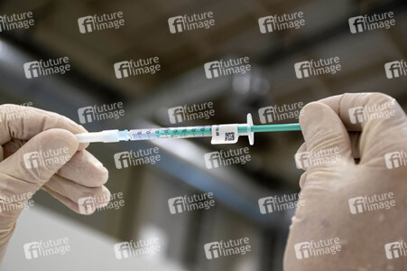 Corona-Impfzentrum in den Messehallen Hamburg