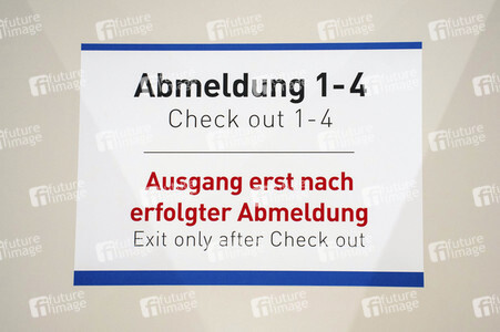 Corona-Impfzentrum in den Messehallen Hamburg