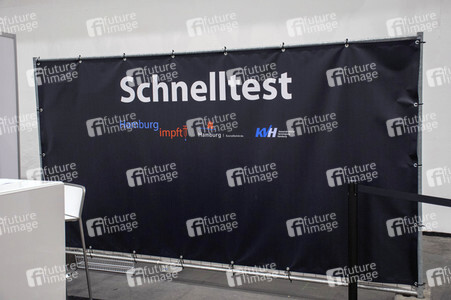 Corona-Impfzentrum in den Messehallen Hamburg