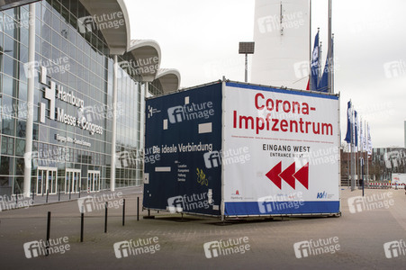 Corona-Impfzentrum in den Messehallen Hamburg
