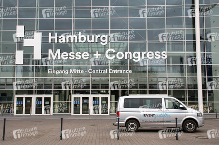 Corona-Impfzentrum in den Messehallen Hamburg