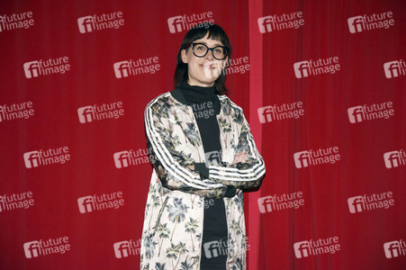 Digitales Kabarett mit Eva Karl-Faltermeier in Haar