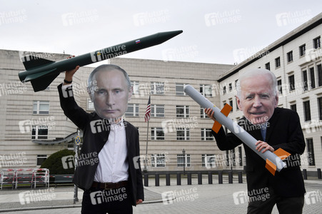 Fotoaktion 'New START-Verlängerung' in Berlin