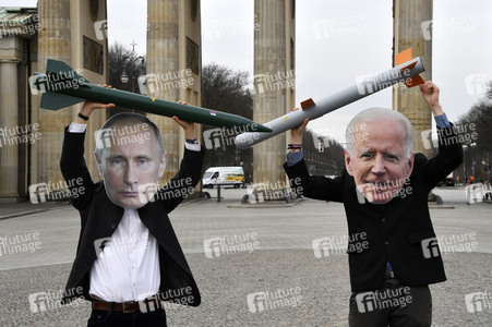 Fotoaktion 'New START-Verlängerung' in Berlin