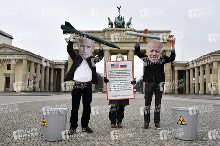 Fotoaktion 'New START-Verlängerung' in Berlin