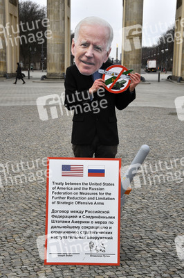 Fotoaktion 'New START-Verlängerung' in Berlin