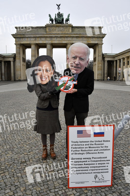 Fotoaktion 'New START-Verlängerung' in Berlin