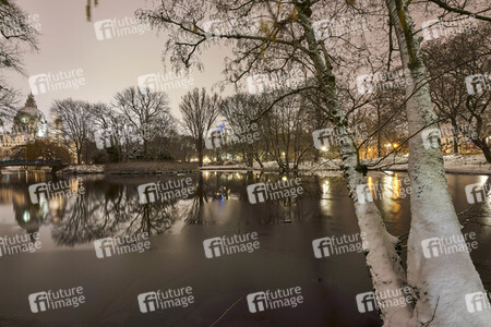 Wintermorgen im Maschpark in Hannover