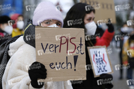Demonstration gegen das polnische Abtreibungsgesetz in Berlin