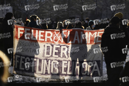 Seebrücke-Demo für die Evakuierung des Flüchtlingslagers Lipa in Berlin