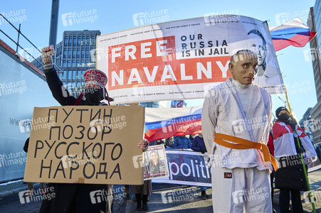 Demonstration für die Freilassung von Nawalny und gegen Putin in Berlin