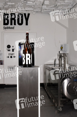 Deutschlands erste Bier-Selbstzapf-Anlage in München