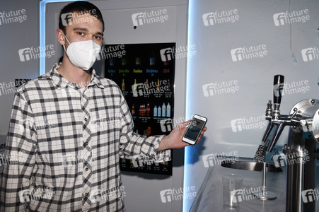 Deutschlands erste Bier-Selbstzapf-Anlage in München