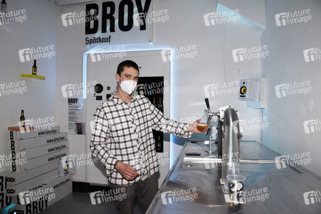 Deutschlands erste Bier-Selbstzapf-Anlage in München