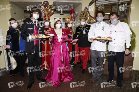 Aktion 'Fasching in der Schachtel' in München