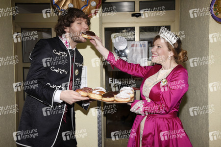 Aktion 'Fasching in der Schachtel' in München