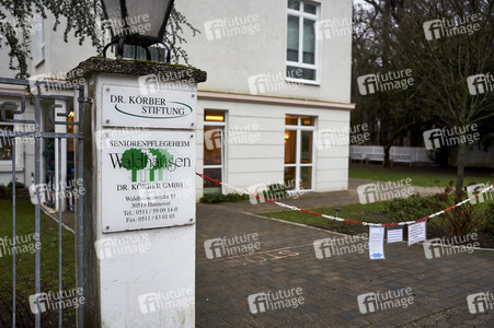 Stephan Weil besucht Seniorenheim in Hannover