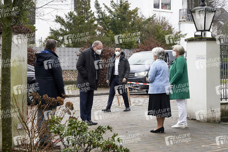 Stephan Weil besucht Seniorenheim in Hannover