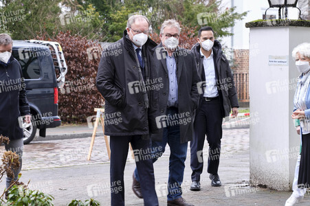 Stephan Weil besucht Seniorenheim in Hannover