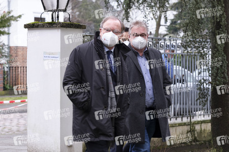 Stephan Weil besucht Seniorenheim in Hannover