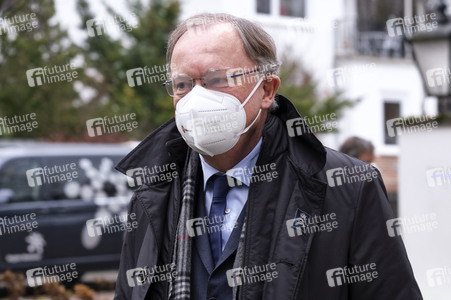 Stephan Weil besucht Seniorenheim in Hannover
