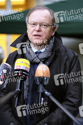 Stephan Weil besucht Seniorenheim in Hannover