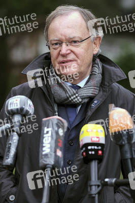 Stephan Weil besucht Seniorenheim in Hannover