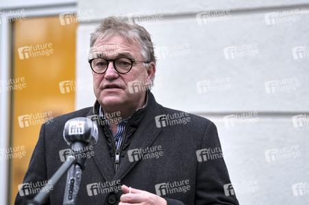 Stephan Weil besucht Seniorenheim in Hannover