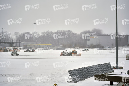 Wintereinbruch am Flughafen in Hannover
